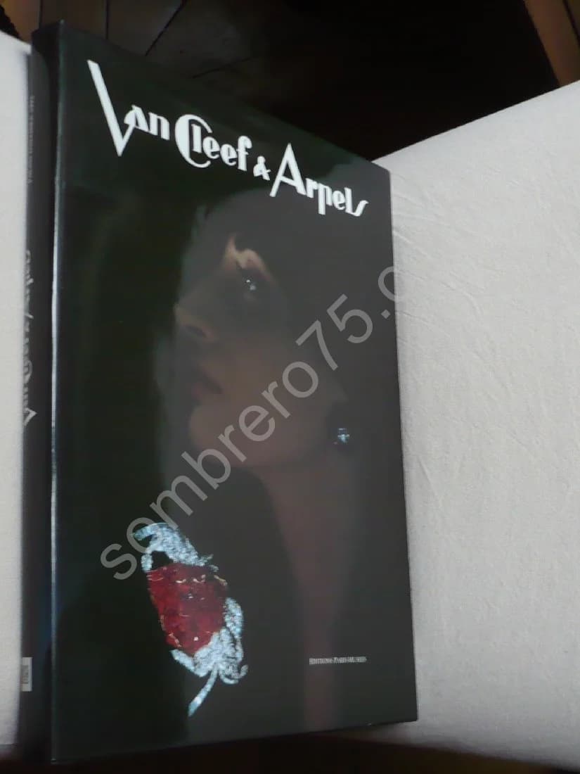 Van Cleef et Arpels - Cat Exposition, Paris, Musée de la Mode et du Costume - 18 Juin - 31 Octobre - Image 2