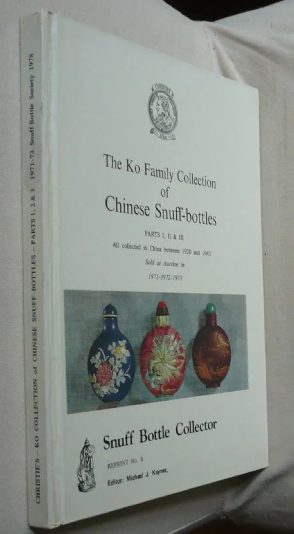 The Ko Family Collection of Chinese Snuff-Bottles Parts I, II & III. Christie, Manson & Woods. Reprint N° 8 - Image 2