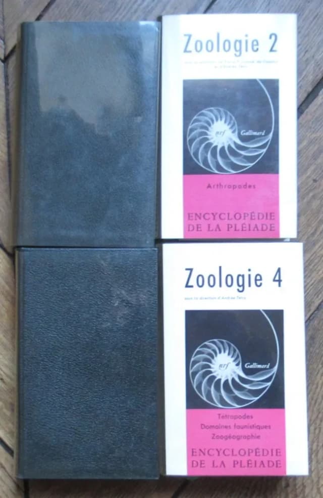 Couverture de Zoologie I - II - III - IV . Pléiade. 4 tomes