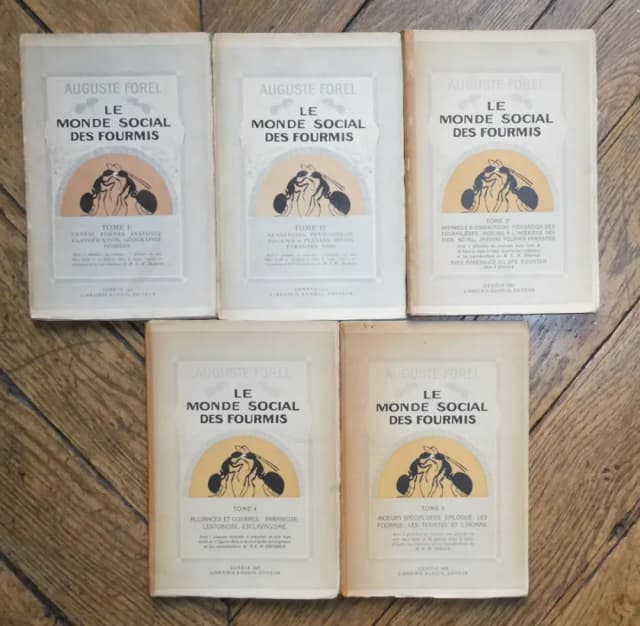 Couverture de Le Monde Social des Fourmis. A. FOREL 5 Tomes