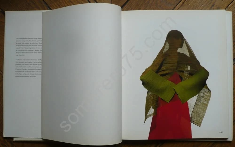 Pose son Regard sur l'Oeuvre d'Issey Miyake. Photographies 1975 1998 - Image 6