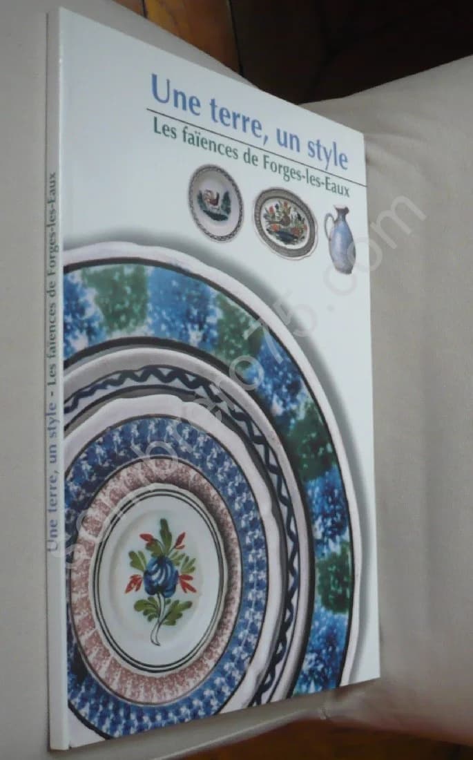 Une Terre, Un Style - Les Faïences de Forges Les Eaux. Alain Joubert - Image 2